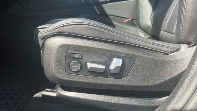 Used 2020 BMW X6 xDrive40i w/ M Sport Package AWD/4WD image 12