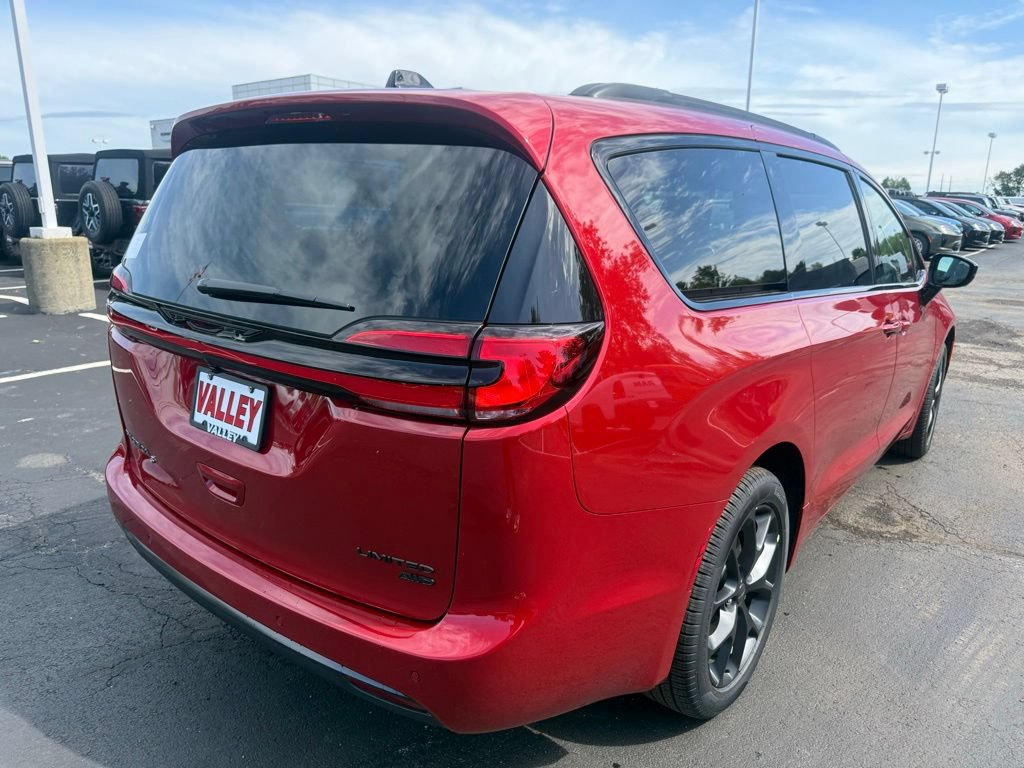 New 2027 Chrysler Pacifica Limited AWD/4WD image 7