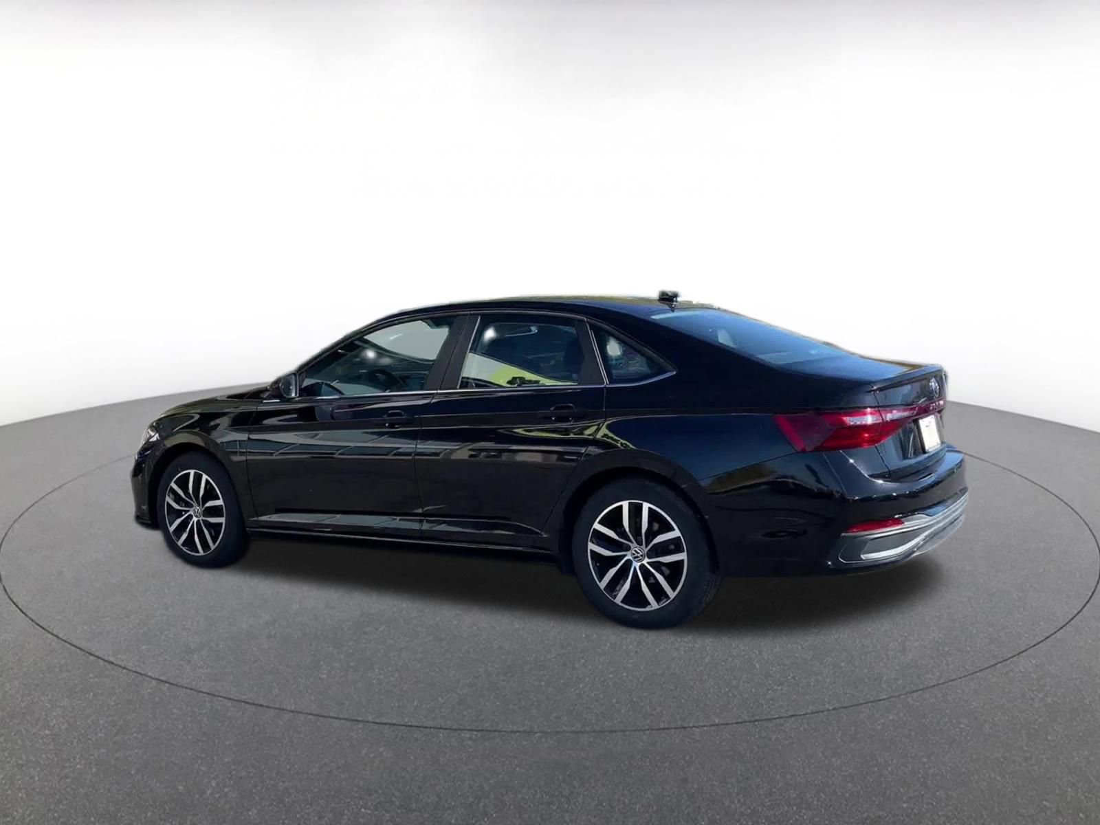 Used 2025 Volkswagen Jetta SE image 10