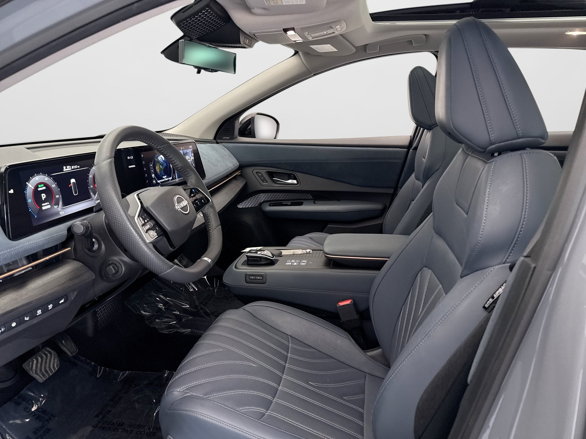Used 2024 Nissan Ariya AWD image 10
