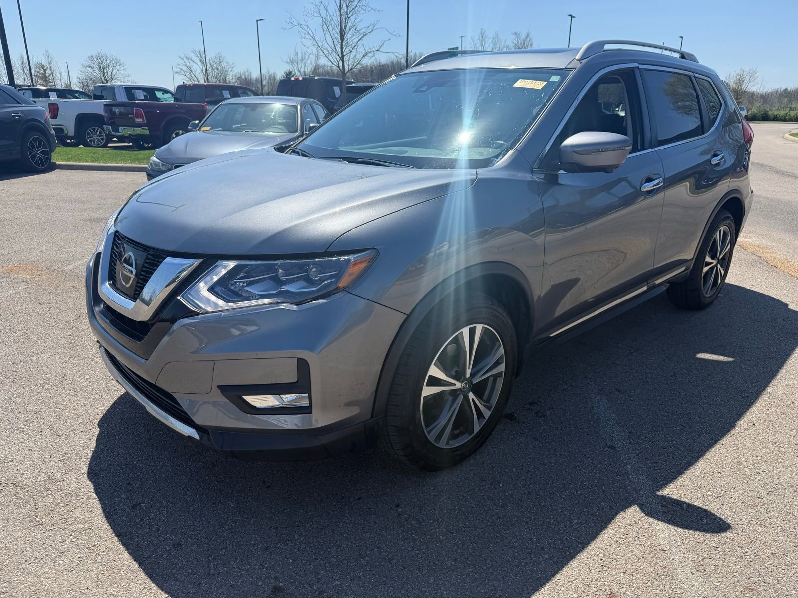 Used 2017 Nissan Rogue SL w/ SL Premium Package image 1