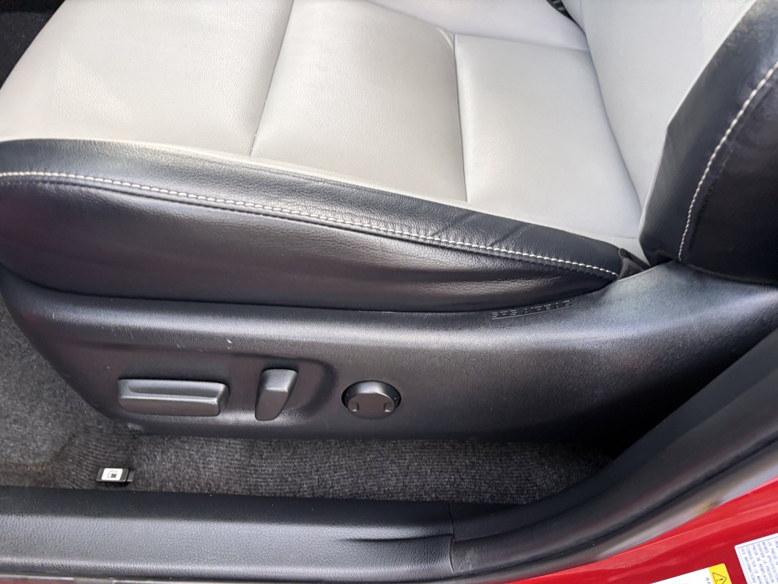 Used 2016 Toyota RAV4 Limited AWD/4WD image 21