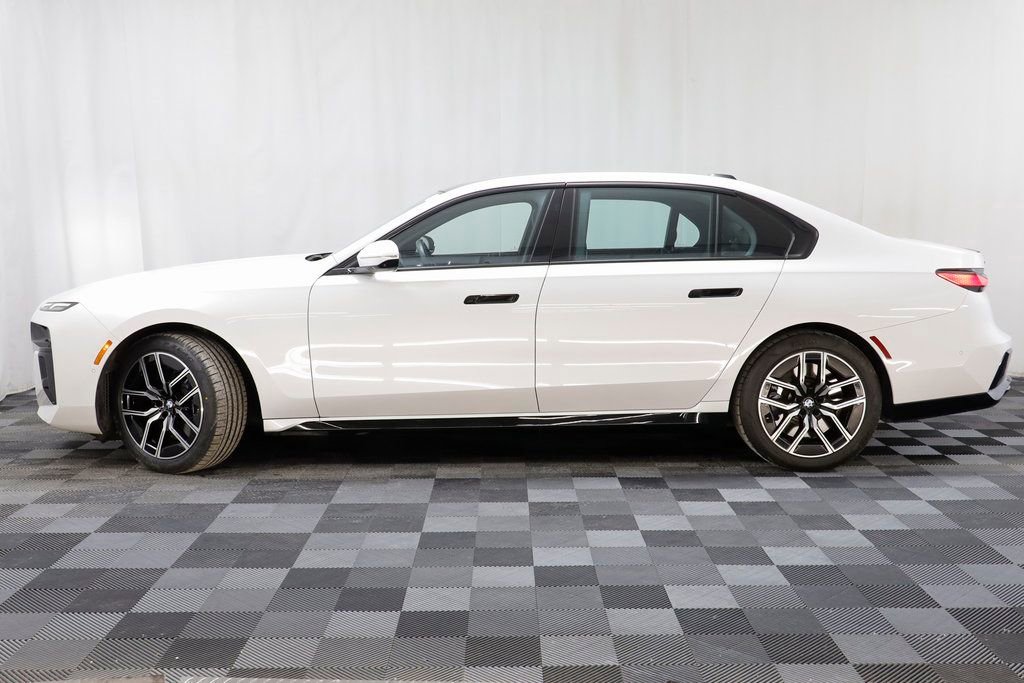 Certified 2023 BMW 760i xDrive AWD/4WD image 4