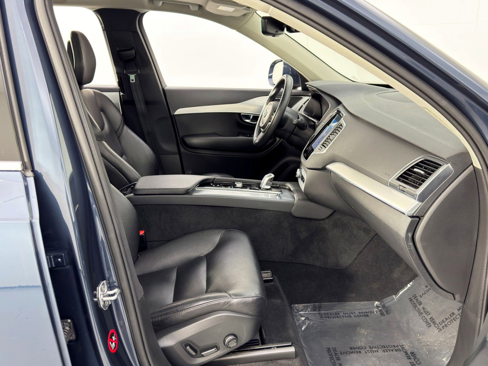 Used 2018 Volvo XC90 T8 Momentum w/ Convenience Package AWD/4WD image 15