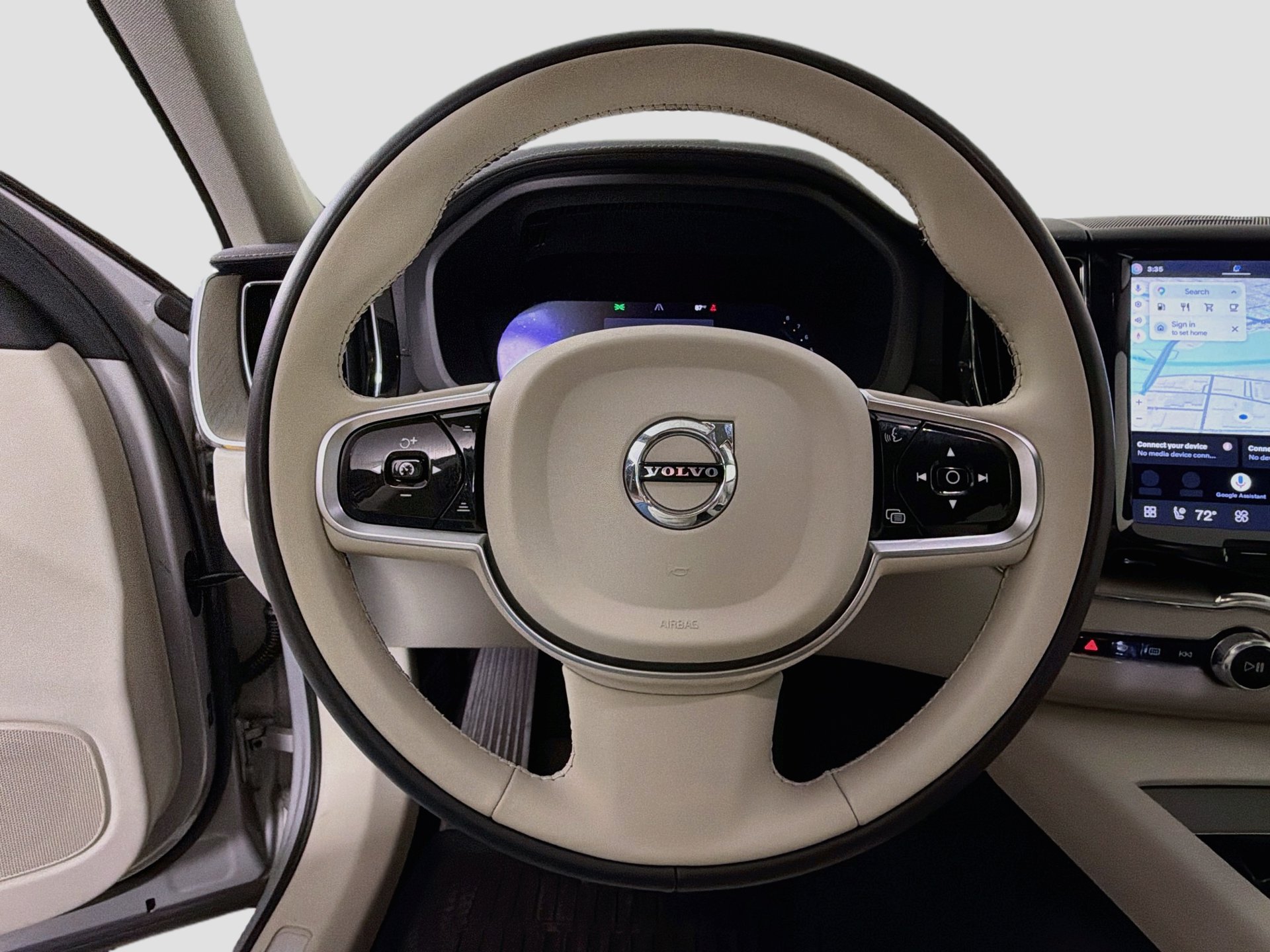 Certified 2023 Volvo XC60 B5 Ultimate w/ Climate Package FWD image 12