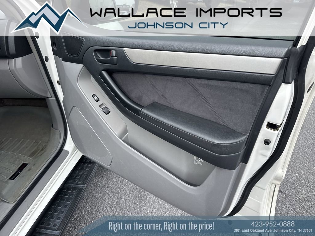 Used 2005 Toyota 4Runner Limited image 31