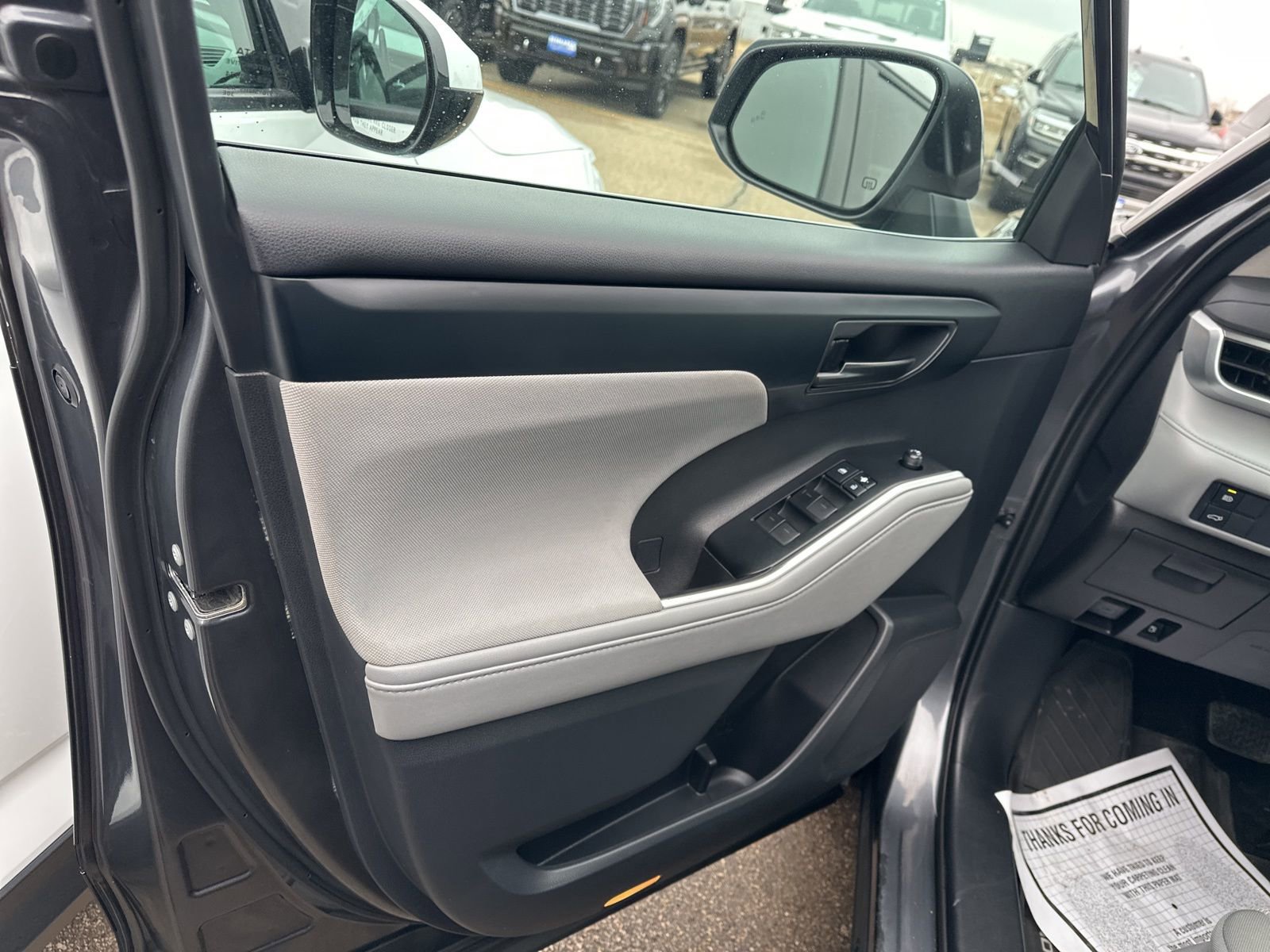 Used 2021 Toyota Highlander LE image 16