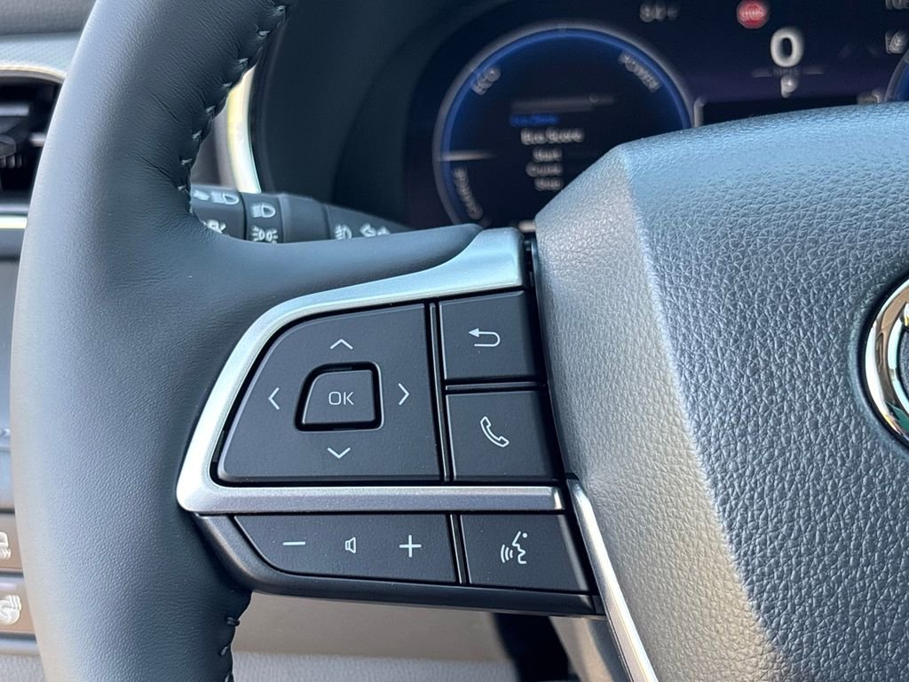 New 2026 Toyota Highlander Platinum image 14