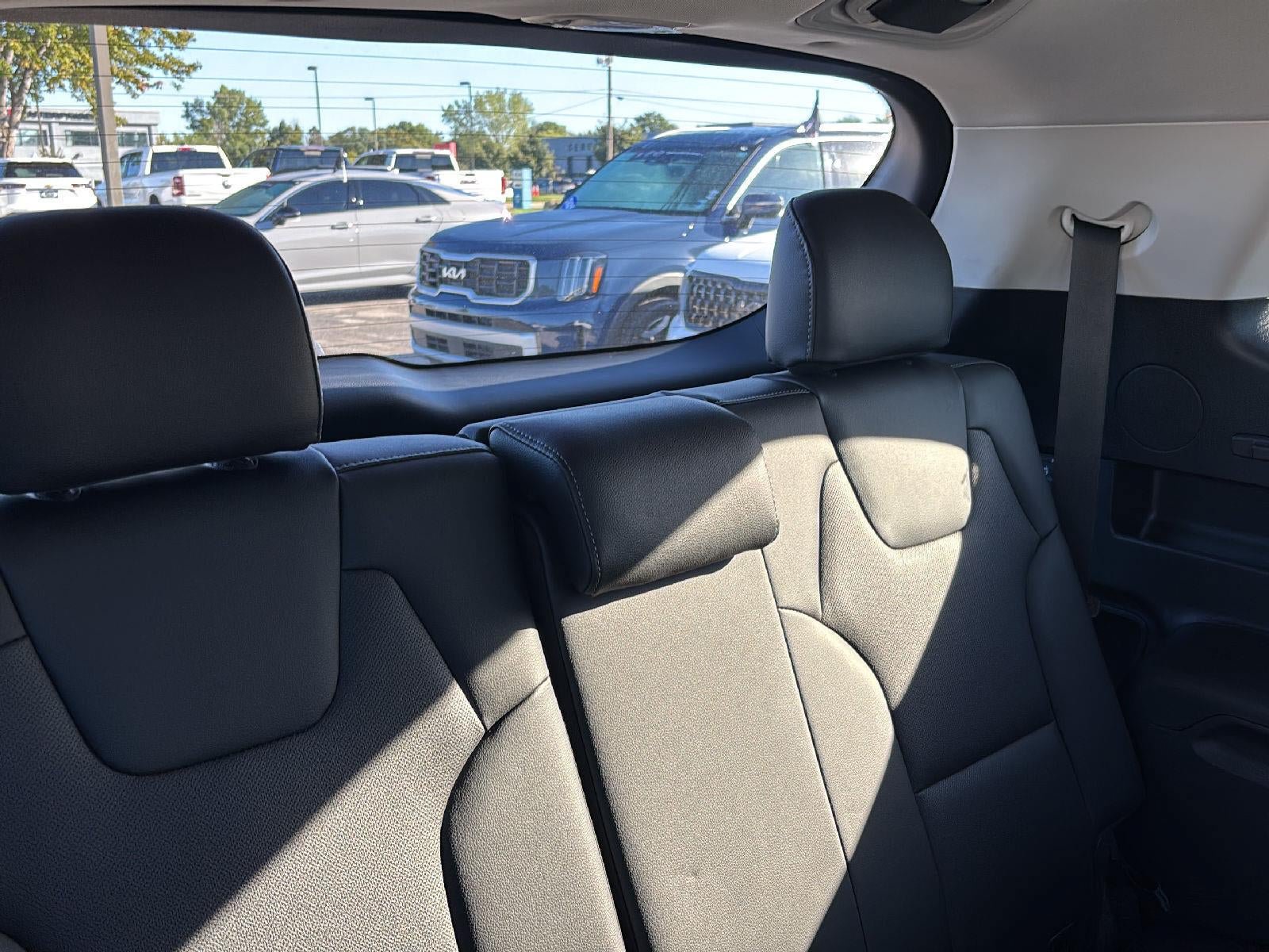 Certified 2025 Kia Telluride EX w/ EX Captain's Chair Package AWD/4WD image 24