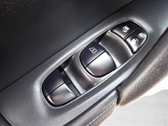 Used 2019 Nissan Rogue SV AWD/4WD image 14