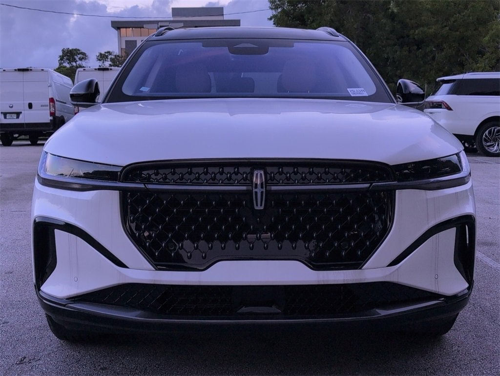 New 2025 Lincoln Nautilus Reserve image 3