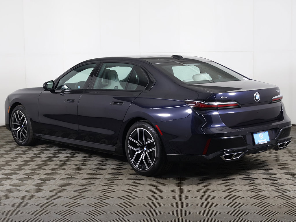 Used 2023 BMW 760i xDrive AWD/4WD image 12