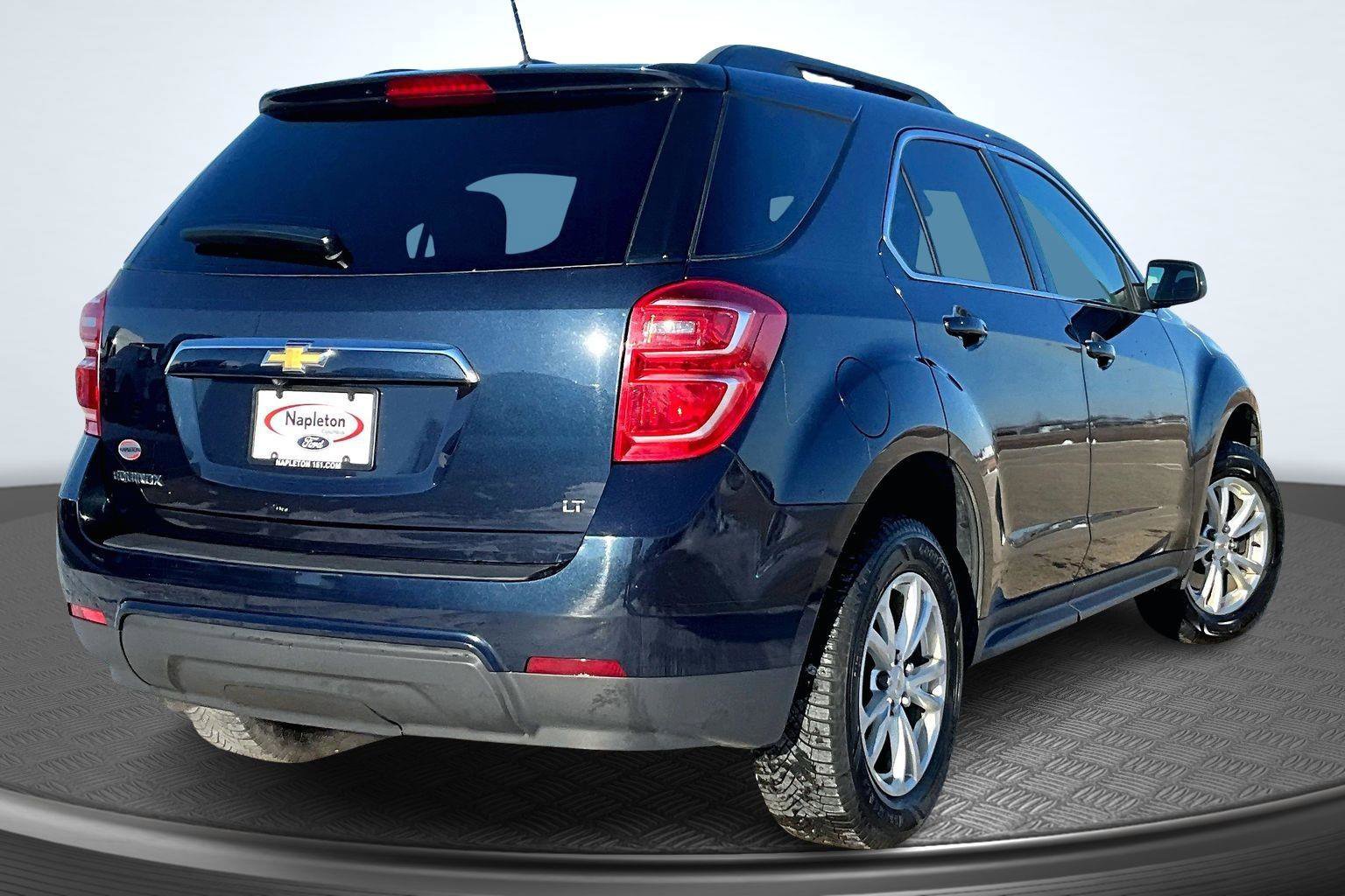 Used 2017 Chevrolet Equinox LT w/ Convenience Package image 2