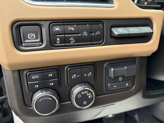 Used 2021 Chevrolet Tahoe Premier w/ Premium Package AWD/4WD image 16