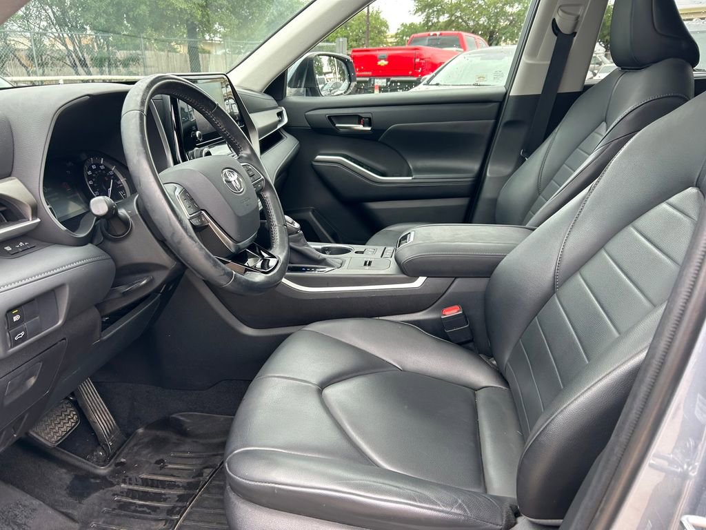 Used 2020 Toyota Highlander XLE FWD image 11