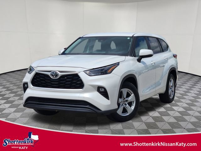 Used 2023 Toyota Highlander LE image 1