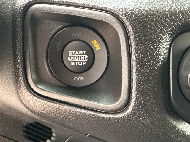 Used 2025 Jeep Gladiator Sport AWD/4WD image 17