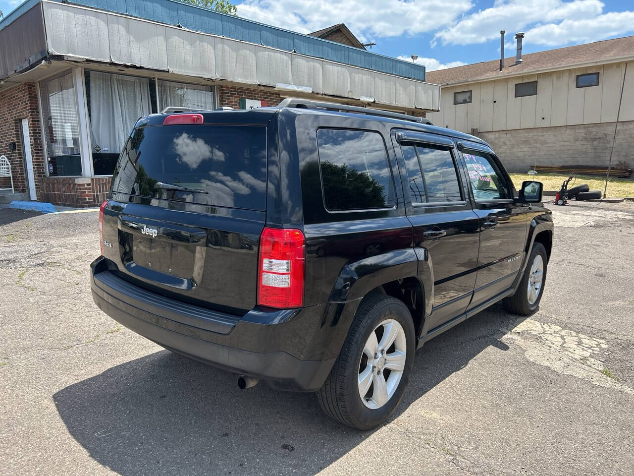 Used 2017 Jeep Patriot Sport w/ Power Value Group AWD/4WD image 5