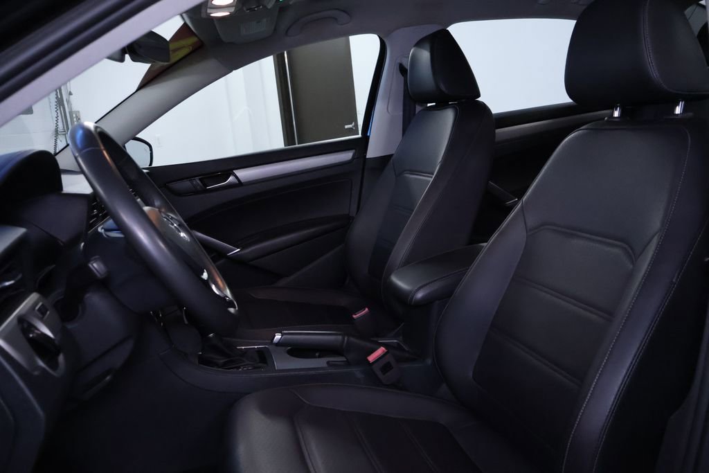 Used 2021 Volkswagen Passat 2.0T SE image 12