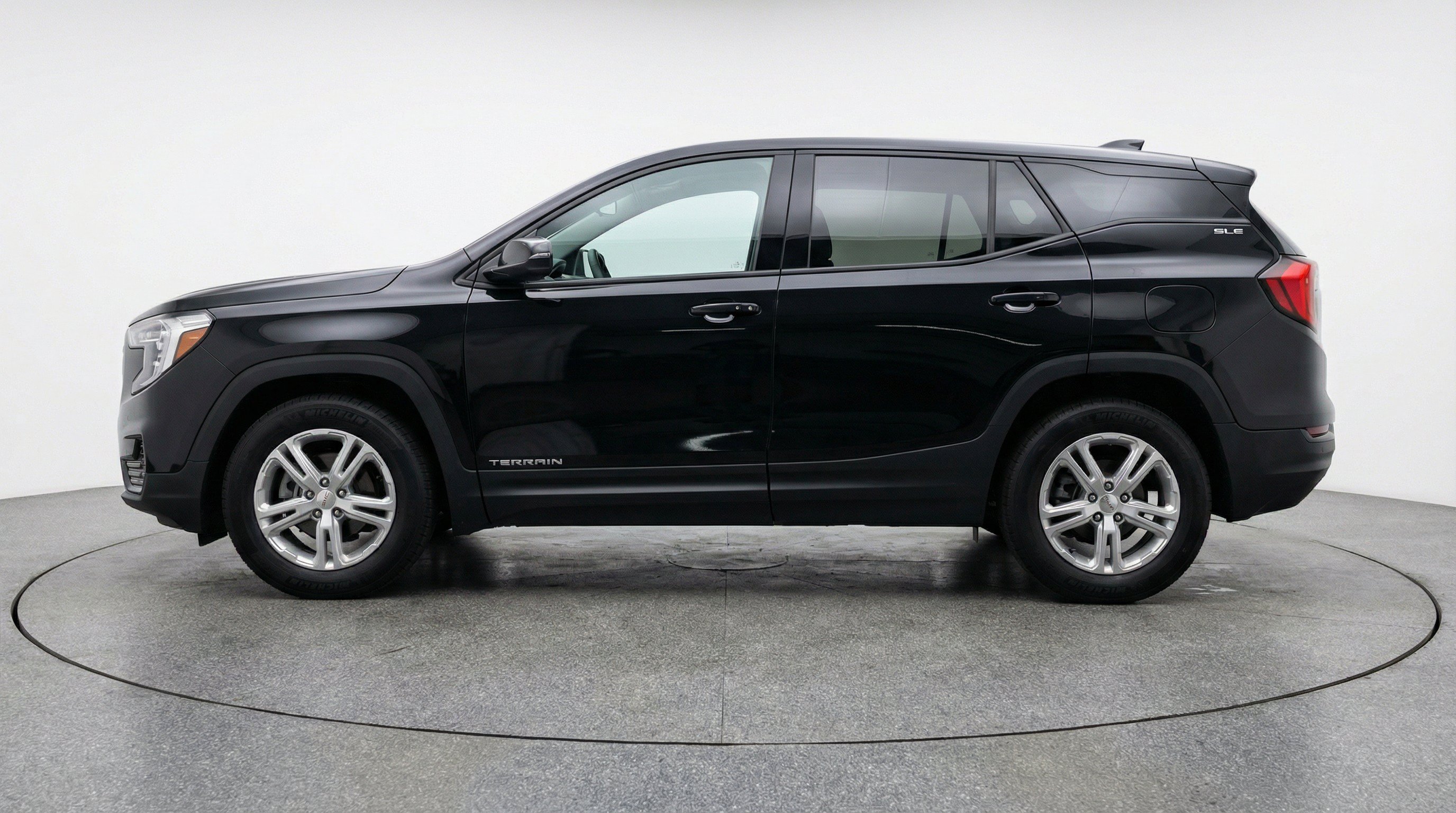 Used 2024 GMC Terrain SLE FWD image 5