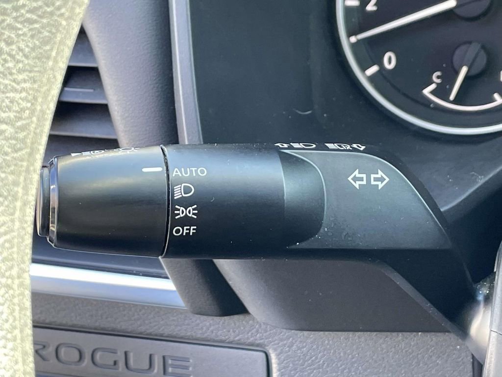 Used 2023 Nissan Rogue S image 22