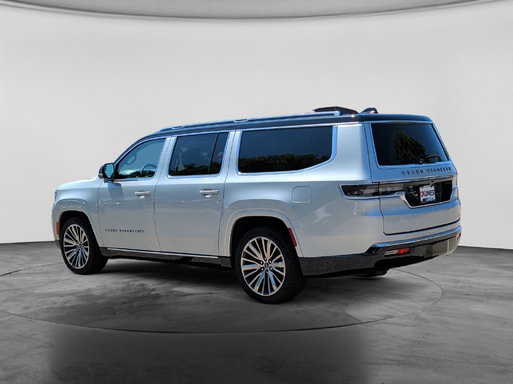 Used 2024 Jeep Grand Wagoneer L Series III AWD/4WD image 5