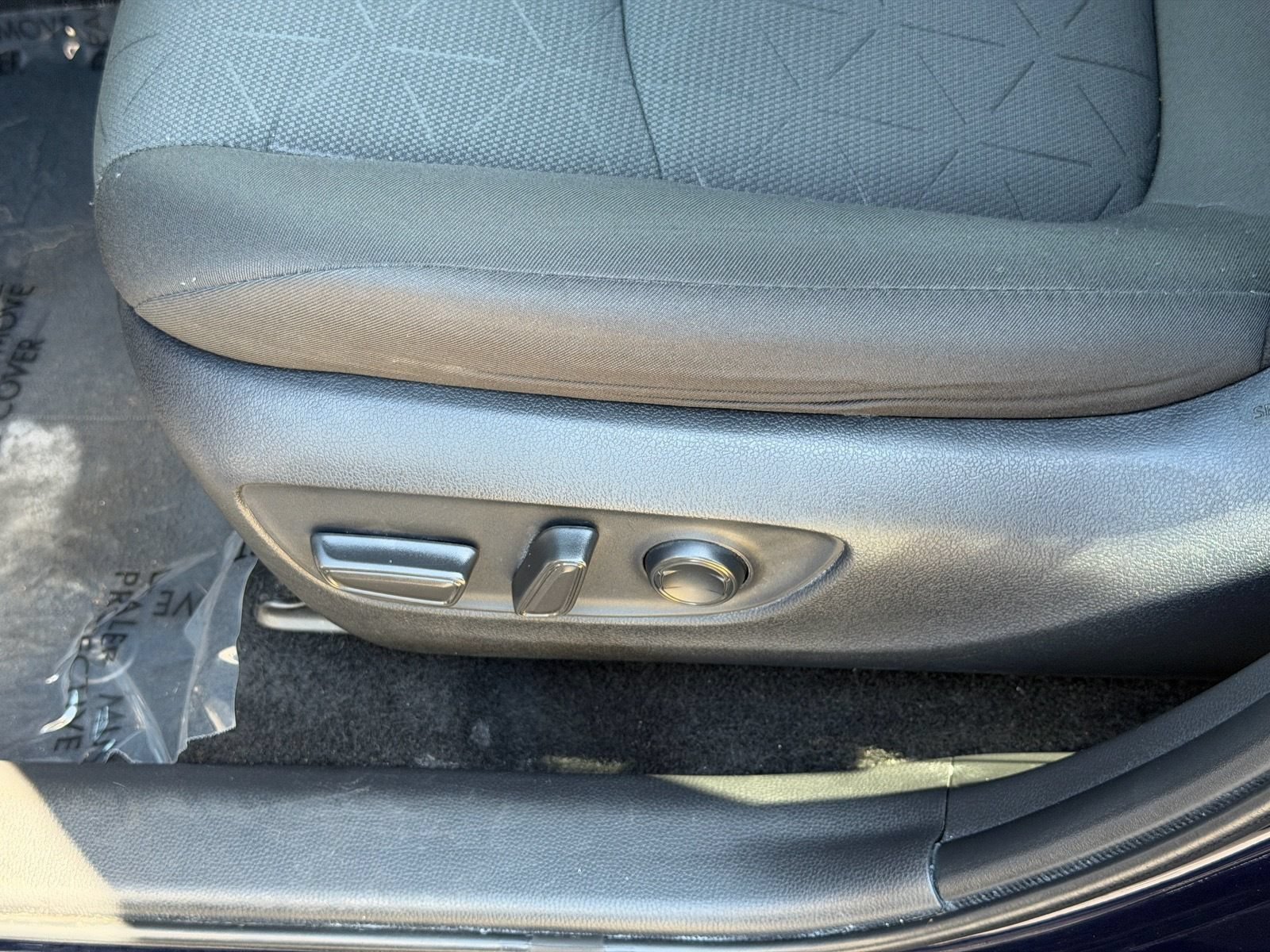 Used 2024 Toyota RAV4 XLE FWD image 17