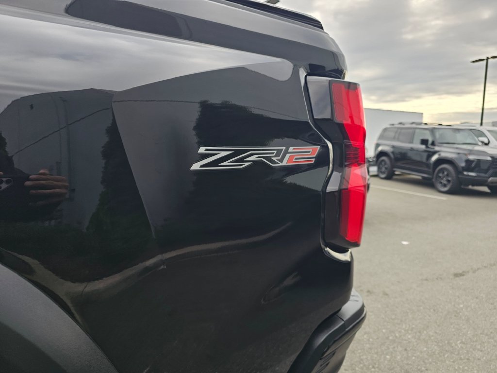 Used 2024 Chevrolet Colorado ZR2 w/ ZR2 Convenience Package III AWD/4WD image 19