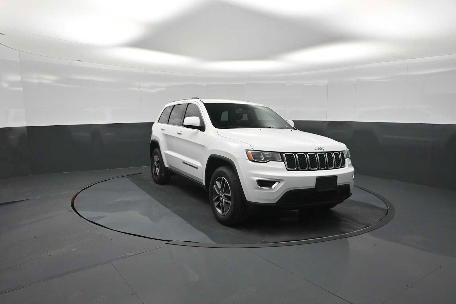 Used 2018 Jeep Grand Cherokee Laredo AWD/4WD image 60
