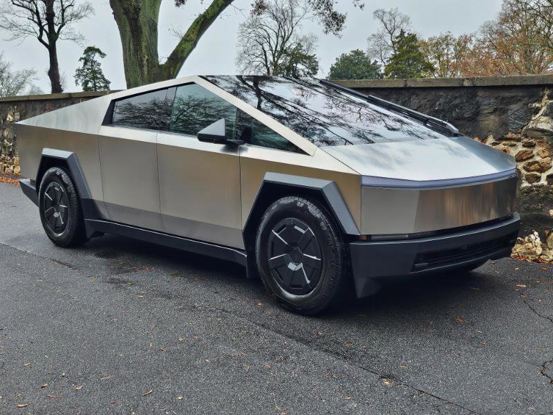 Used 2025 Tesla Cybertruck AWD Crew Cab image 12