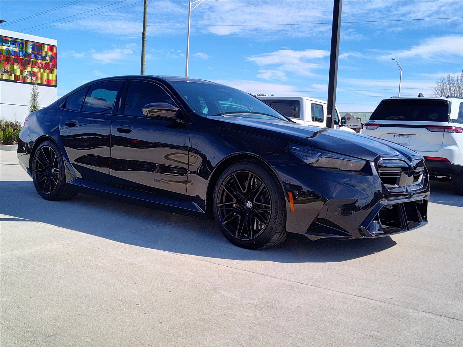 Certified 2025 BMW M5 w/ Carbon Package image 9