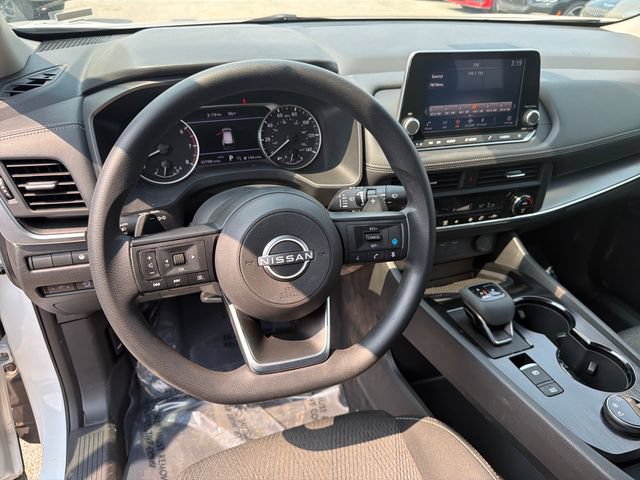 Used 2024 Nissan Rogue SV AWD/4WD image 12