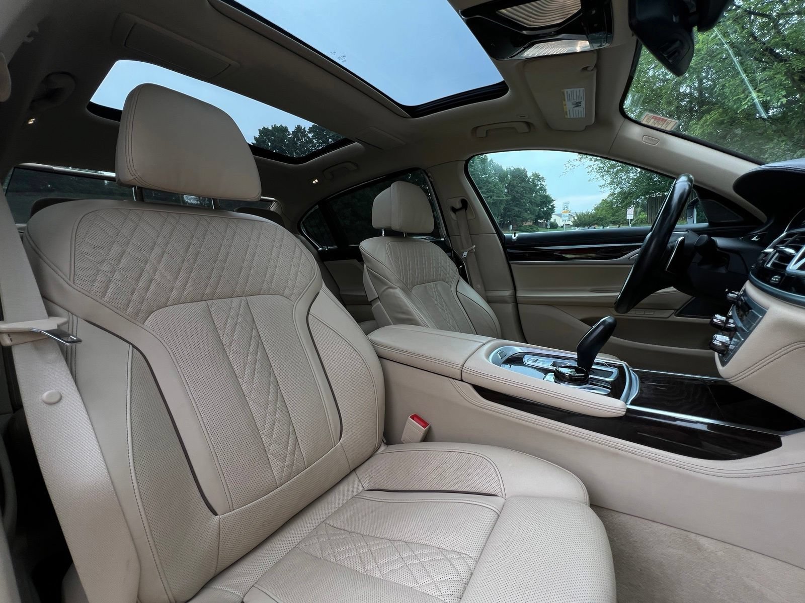 Used 2019 BMW 740e xDrive w/ Executive Package AWD/4WD image 27
