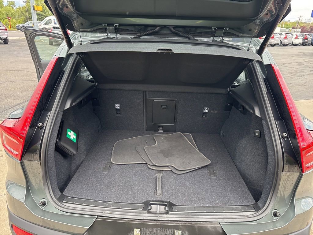Used 2026 Volvo XC40 B5 Plus AWD/4WD image 33
