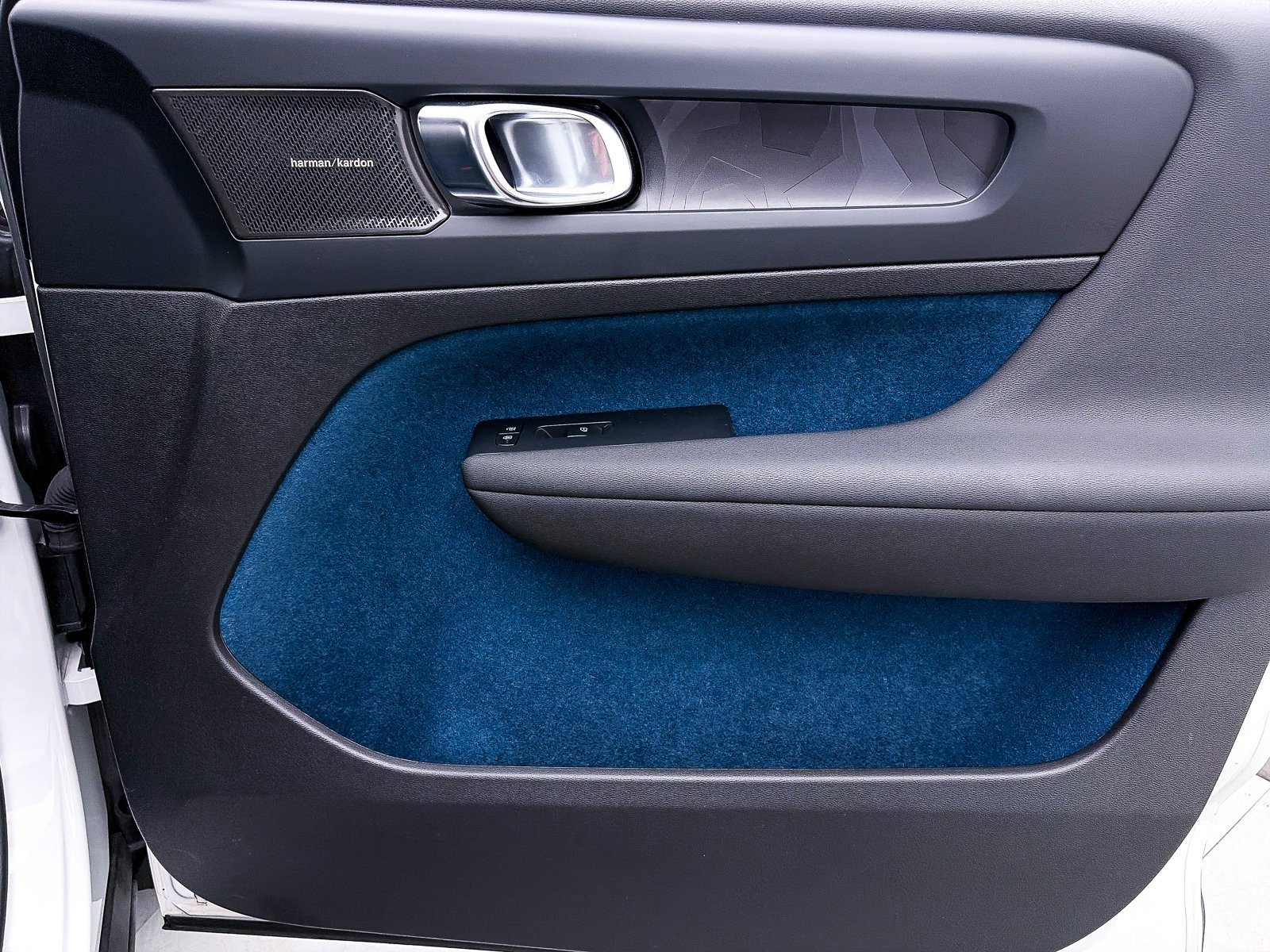 Used 2023 Volvo C40 P8 Recharge Ultimate image 33