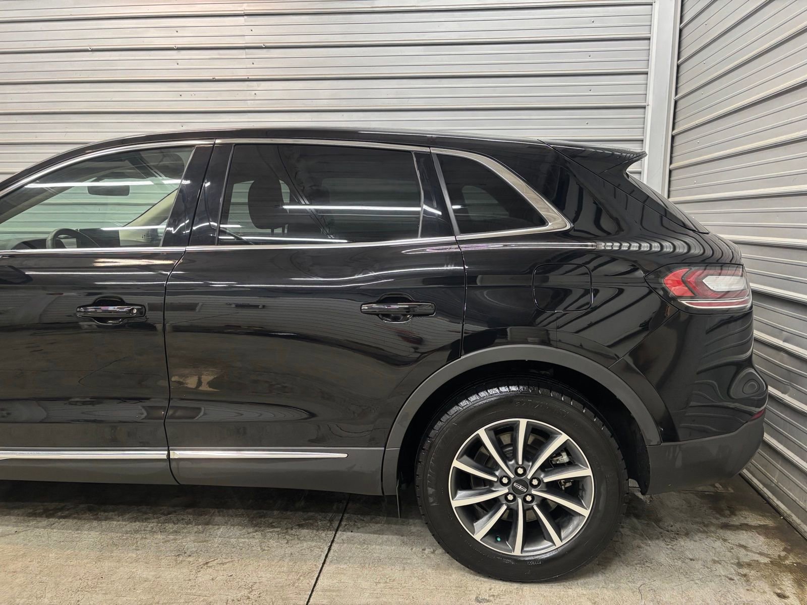 Used 2022 Lincoln Nautilus AWD image 5