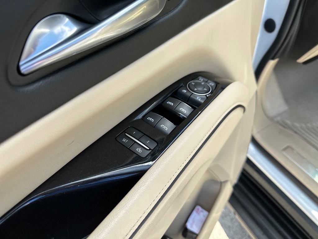 Used 2021 Cadillac Escalade ESV Premium Luxury AWD/4WD image 17