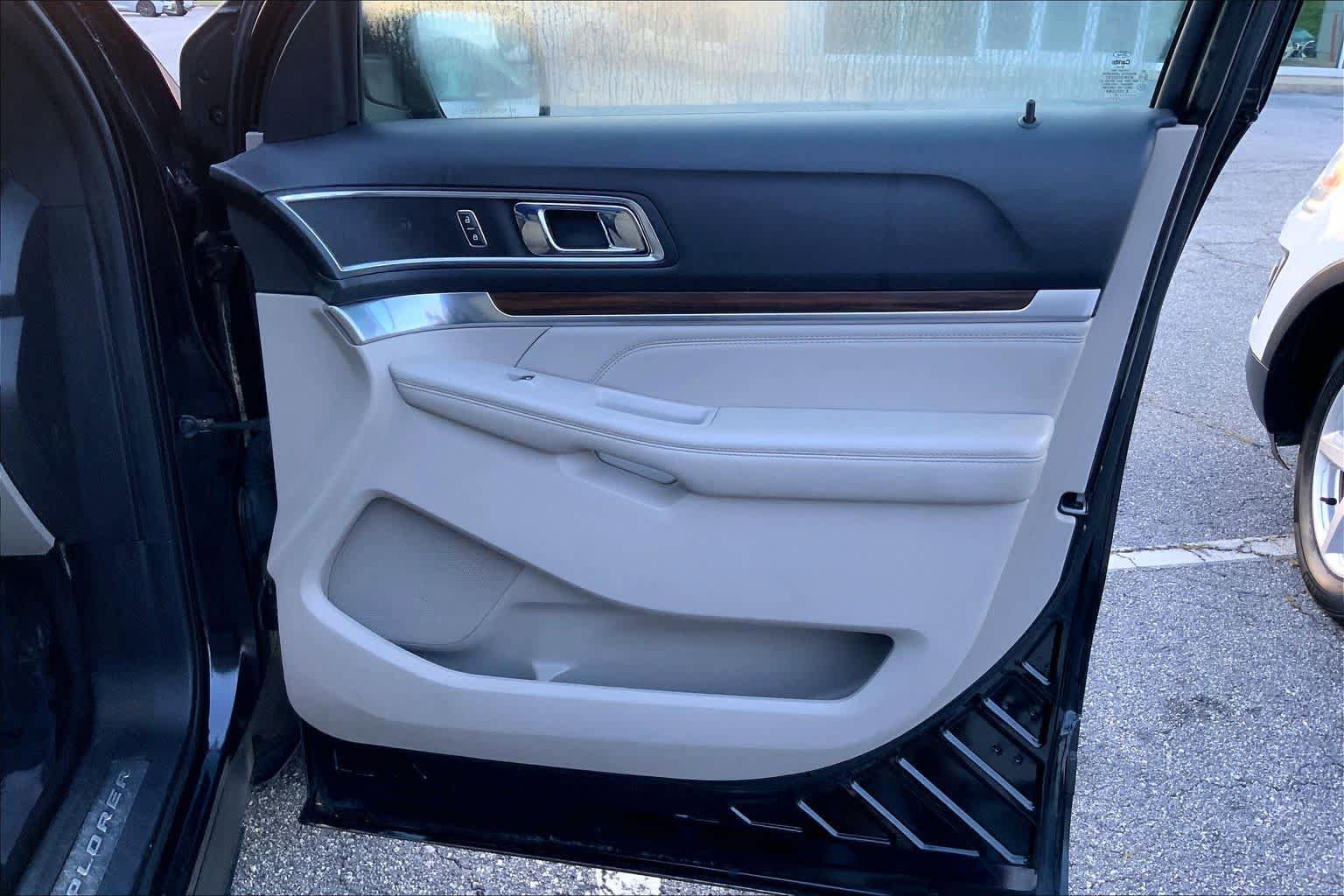 Used 2018 Ford Explorer Limited FWD image 22