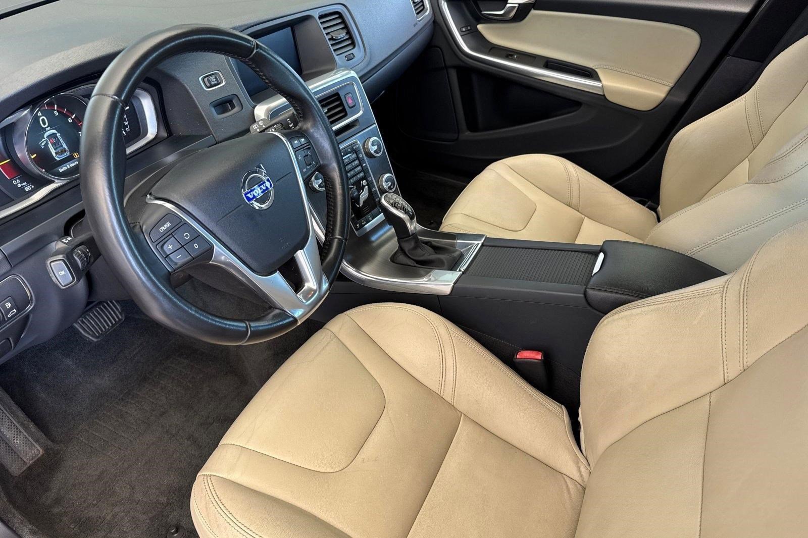 Used 2015 Volvo V60 T5 Premier w/ Convenience Package image 4