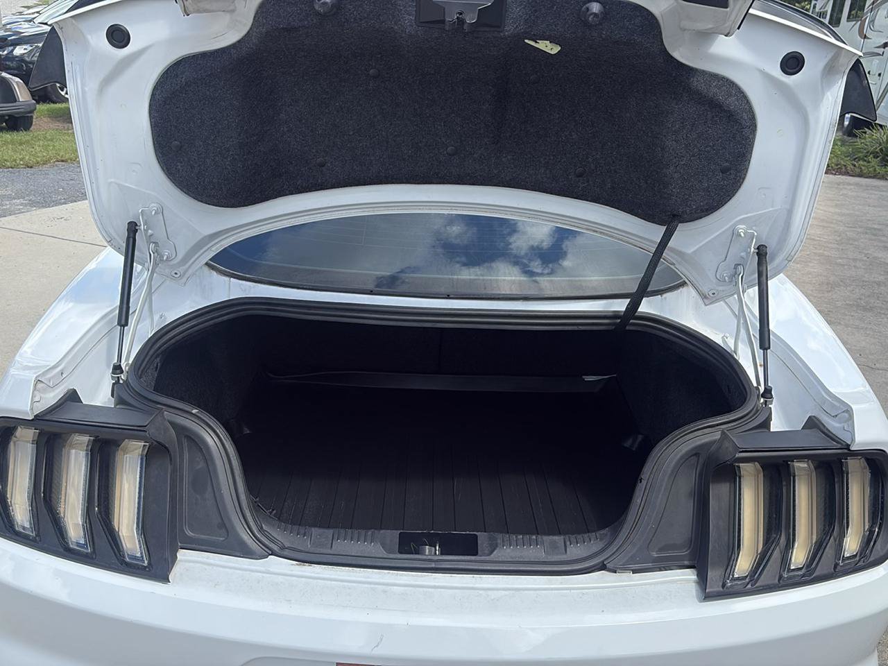 Used 2017 Ford Mustang Premium RWD image 18