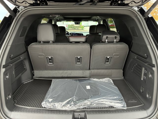 New 2027 Chevrolet Traverse RS w/ LPO, Floor Liner Package AWD/4WD image 16