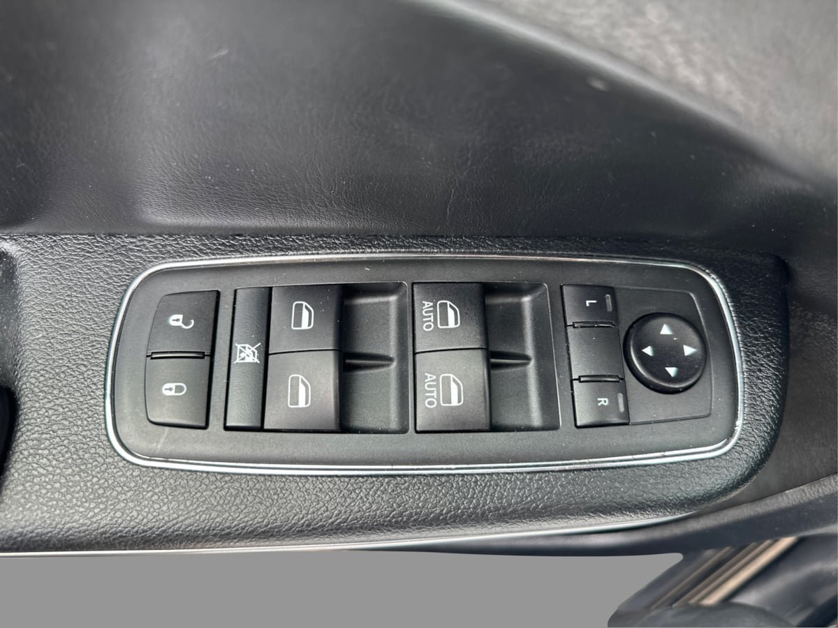 Used 2020 Dodge Charger SXT w/ Leather Interior Group RWD image 34