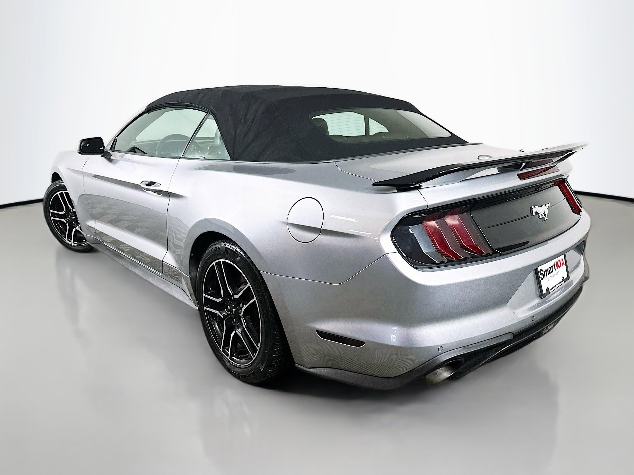 Used 2020 Ford Mustang Premium RWD image 5