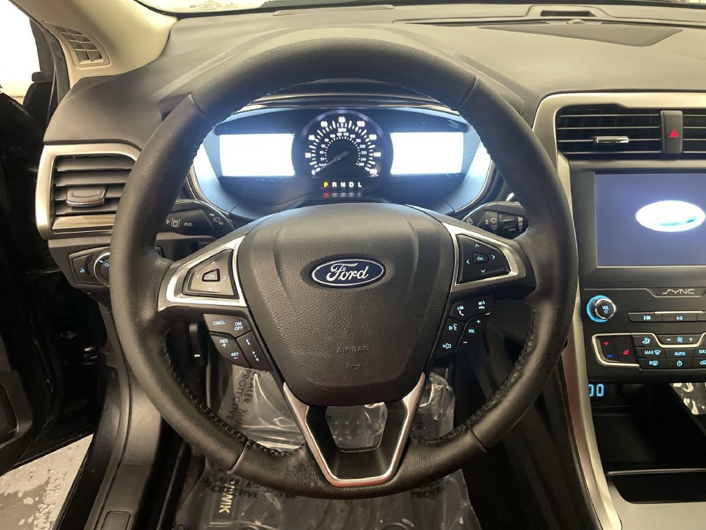 Used 2020 Ford Fusion SEL FWD image 5