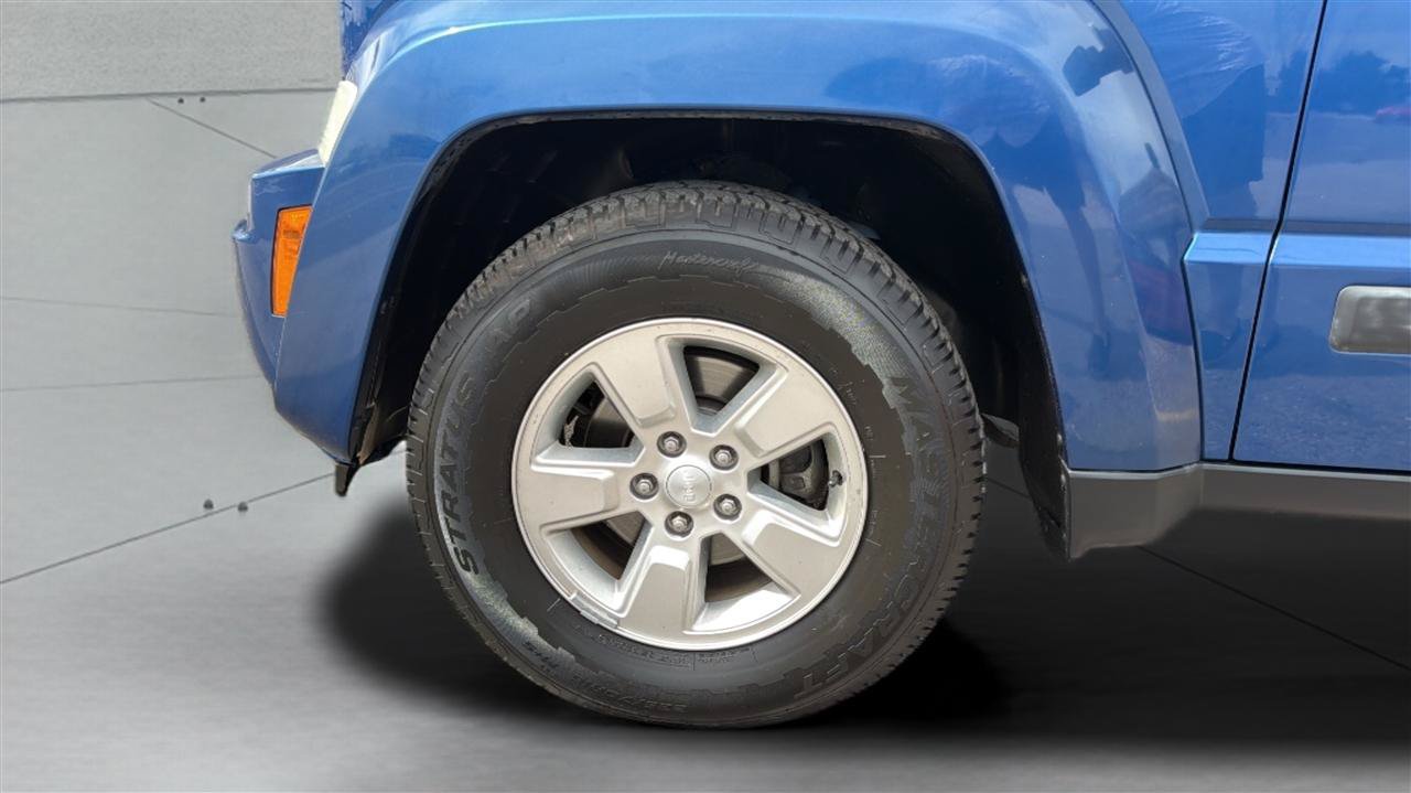 Used 2010 Jeep Liberty Sport w/ Popular Equipment Group AWD/4WD image 30