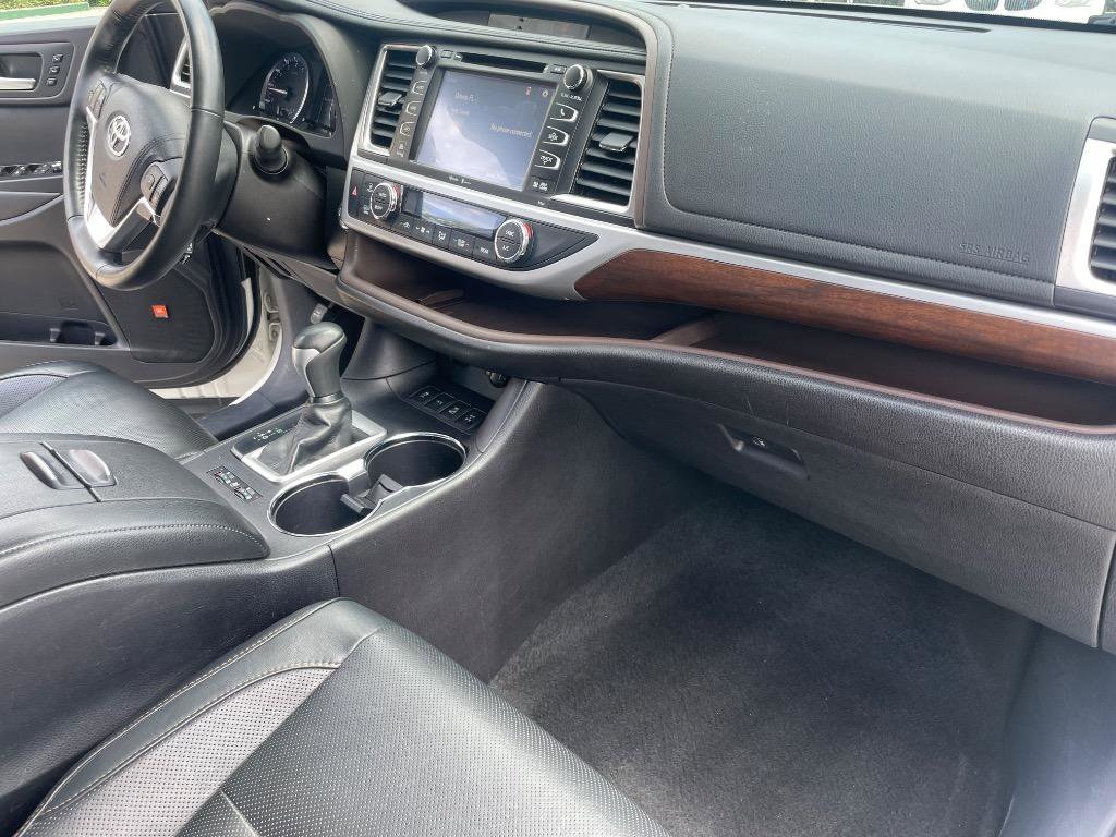 Used 2015 Toyota Highlander Limited Platinum AWD/4WD image 37