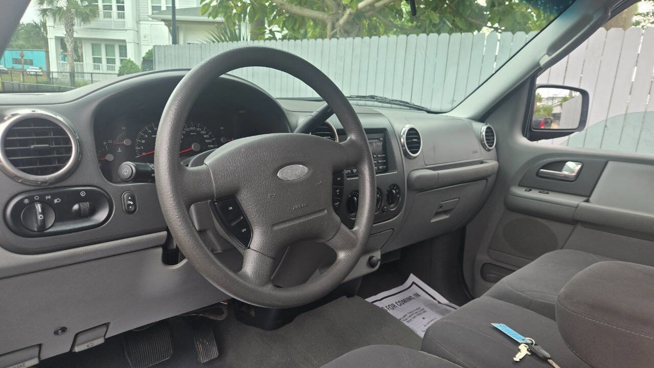 Used 2004 Ford Expedition XLS AWD/4WD image 5