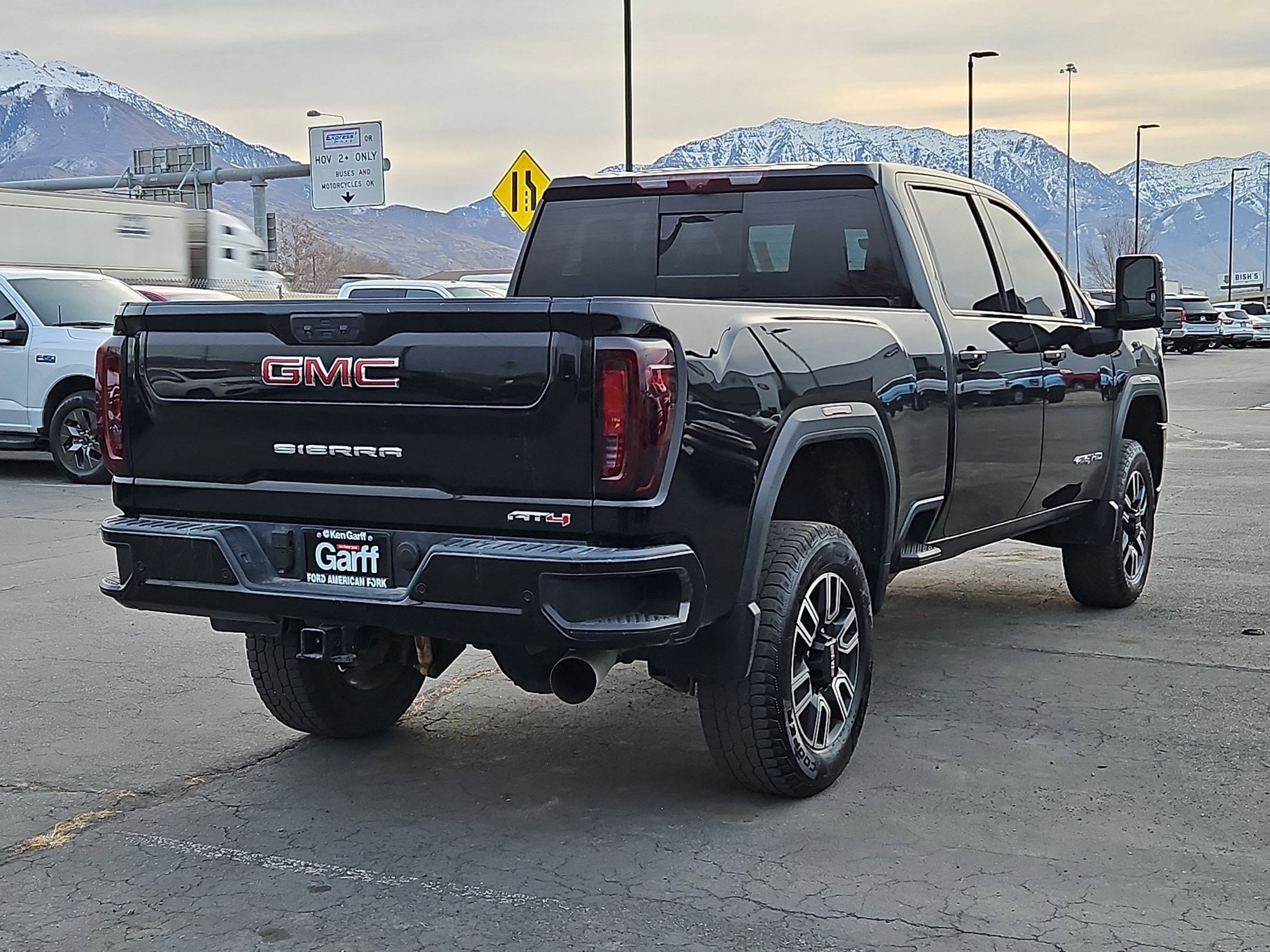 Used 2021 GMC Sierra 2500 AT4 w/ AT4 Premium Plus Package image 3