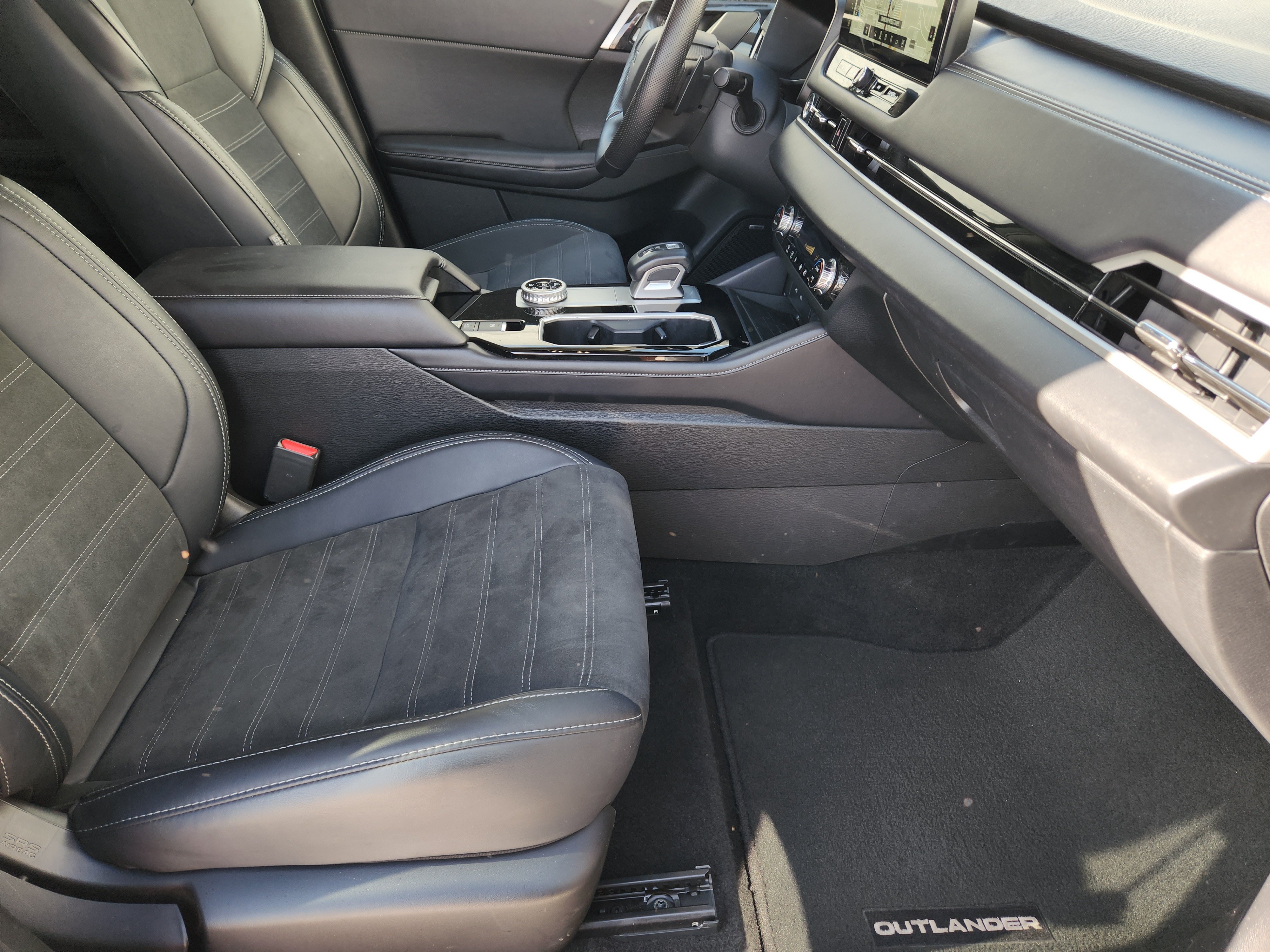 Used 2025 Mitsubishi Outlander SE AWD/4WD image 17