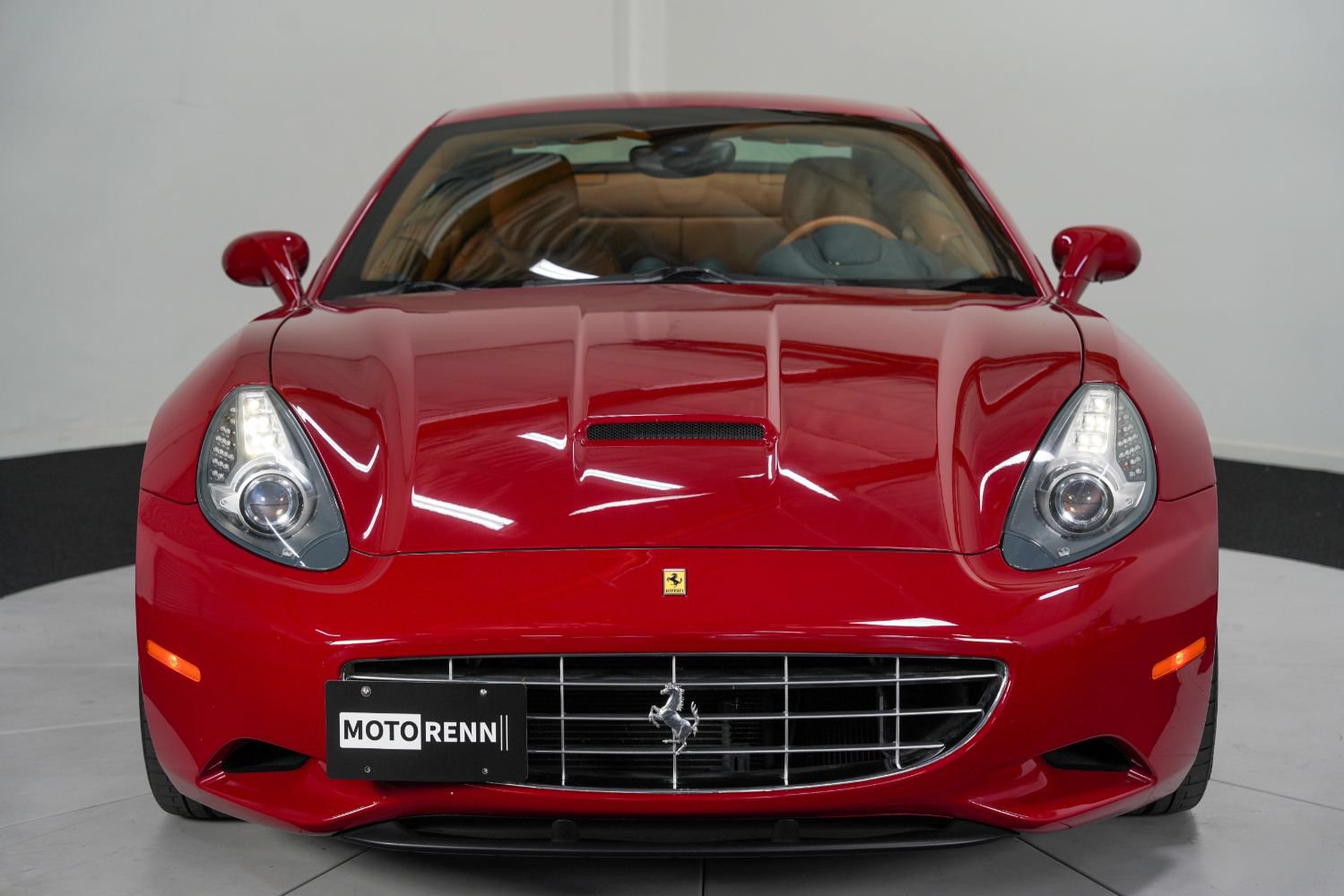 Used 2010 Ferrari California RWD image 9